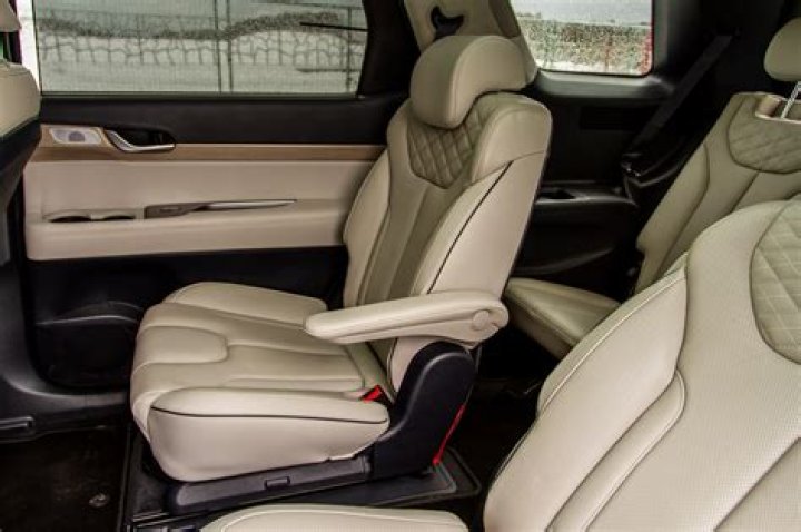 Can car seats go in captains chairs?