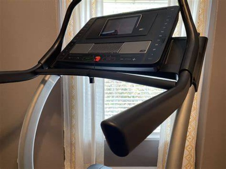 Can I play my own music through my nordictrack x11i treadmill?