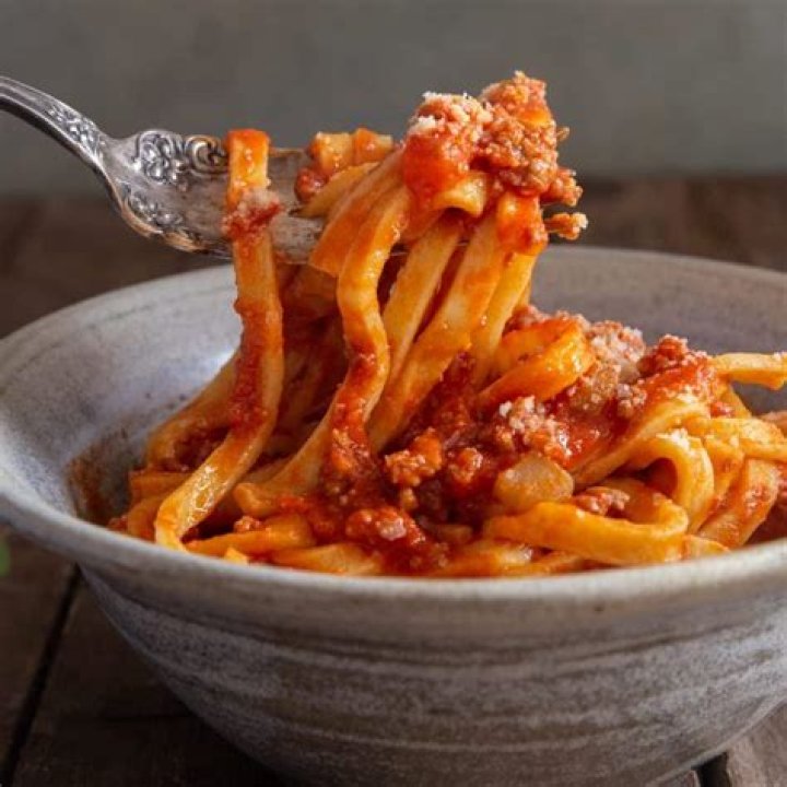 Can you put dolmio sauce on pasta?