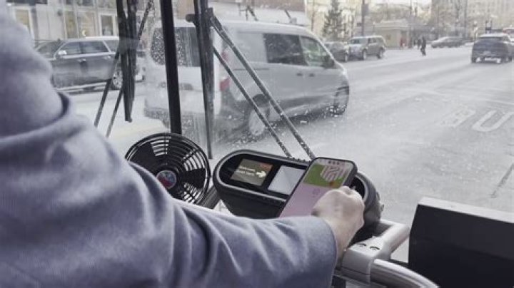 Do Chicago buses take Apple pay?