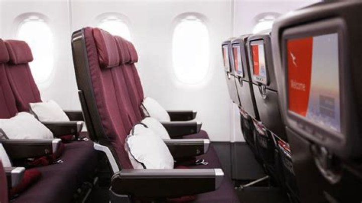 Do Qantas flights have entertainment?