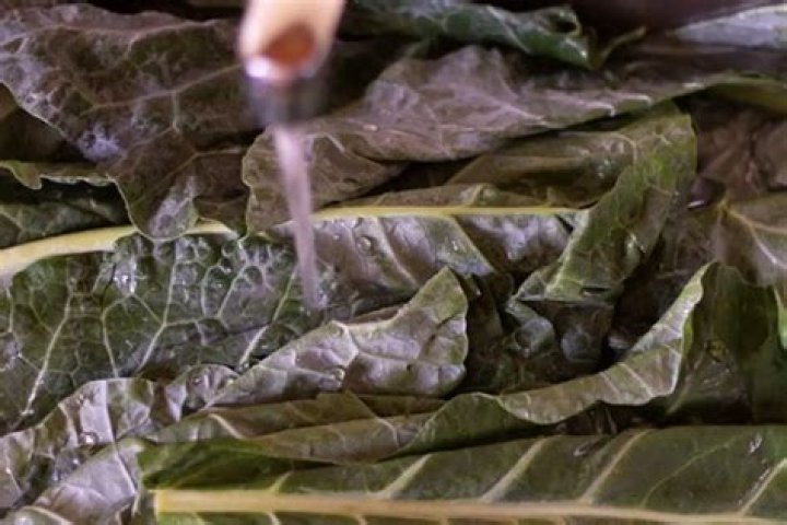 Do you soak collard greens before cooking?