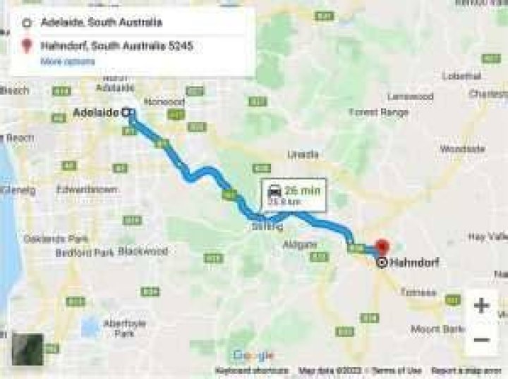How do I get from Adelaide to Hahndorf?