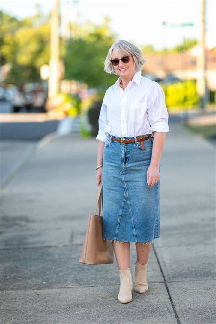 How do you wear a denim skirt in the fall?