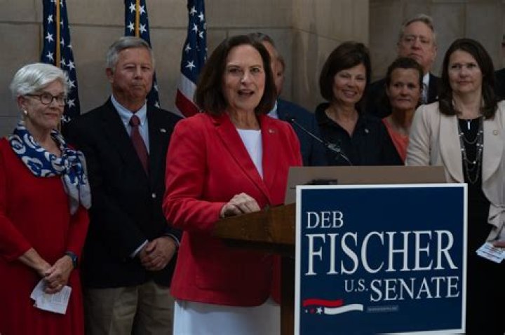 Is Deb Fischer a Republican?