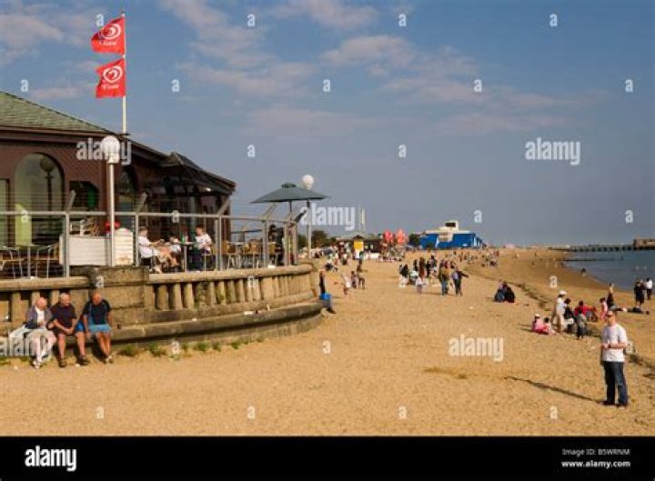 Is Southend on Sea sandy beach?