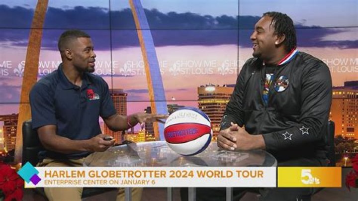 What happens at a Harlem Globetrotters show?