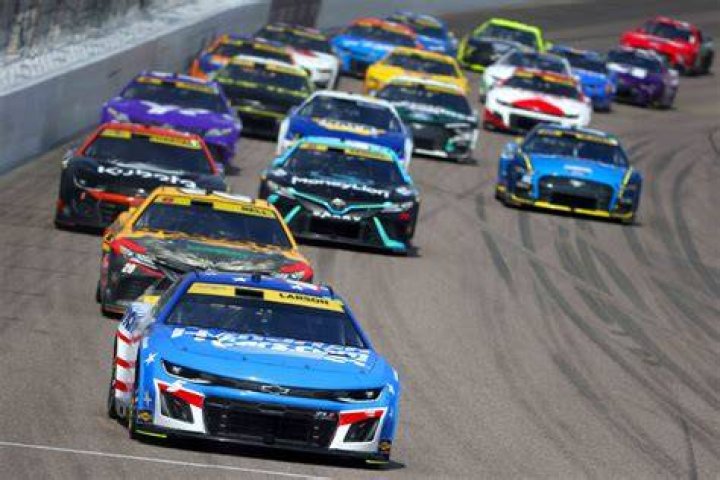 What time is the Nascar race at Kansas?