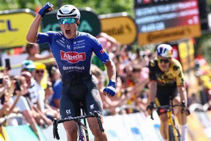 Who is announcing the Tour de France 2019?